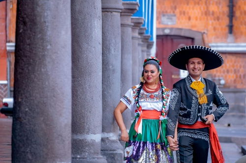 Crédito da foto: Foto de Marco  Carmona : https://www.pexels.com/pt-br/foto/homem-casal-conjuges-mulher-13347461/ Cidade do México