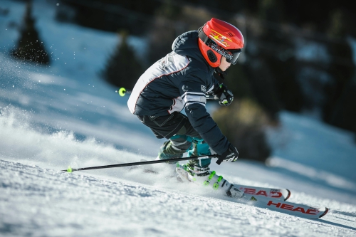 Crédito da foto: Foto de Visit Almaty: https://www.pexels.com/pt-br/foto/homem-fazendo-esqui-no-gelo-no-campo-de-neve-em-fotografia-com-foco-raso-848618/ Portillo - Chile